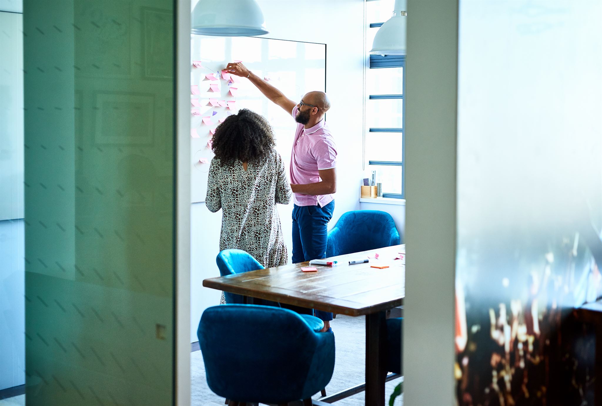 People-brainstorming-on-a-whiteboard