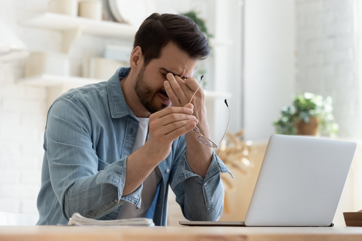 man-with-headache-at-computer
